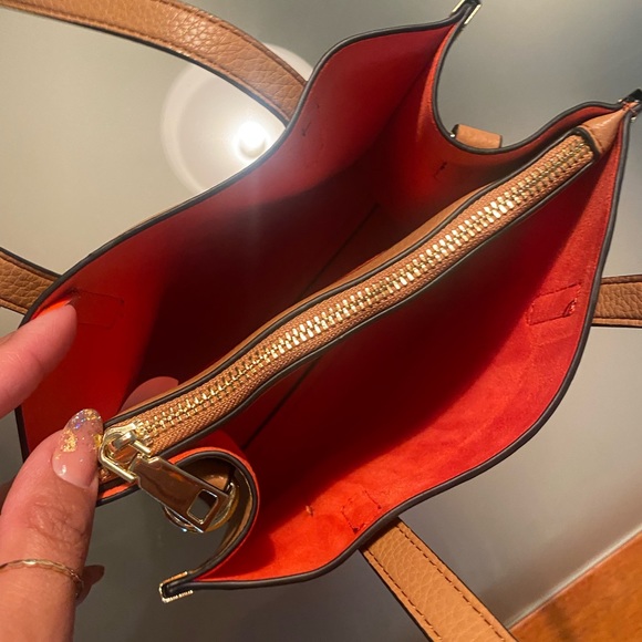 Like NEW!!  Steve Madden tote - Picture 10 of 12